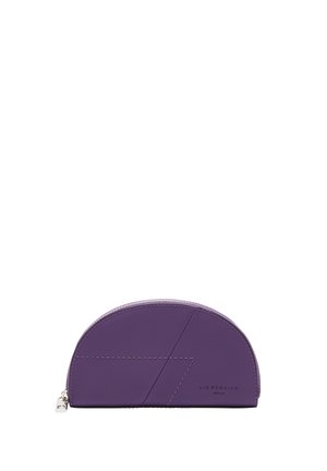 Lila Leder Geldbörse mit geometrischem Design, mit einer gewölbten Oberseite, kontrastierenden Nähten, einem silbernen Reißverschluss und geprägtem Branding.