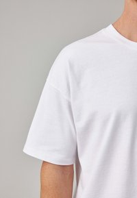 SNOCKS T-shirt basic - weiß