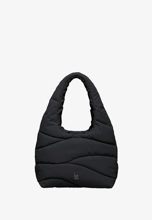 Schwarze, gesteppte Schultertasche mit einem großen, runden Henkel. Verfügt über eine plüschige Textur und ein diagonales Nähmuster. Logo an der Seite angebracht.