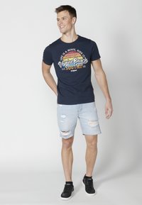 Koroshi SHORT SLEEVE  - Marškinėliai su spaudiniu - navy
