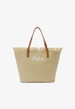 Sac fourre-tout beige avec bord supérieur effiloché, anses en cuir marron et logo blanc "MC2 Saint Barth" centré sur le devant.