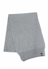 Sciarpa grigia lavorata a maglia in tessuto morbido, con una texture a coste e un piccolo etichetta tessuta a un'estremità. Si piega ordinatamente, mostrando una forma rettangolare.