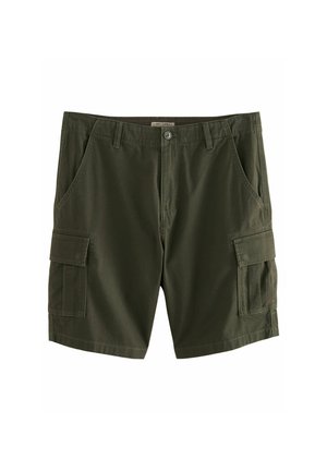 Shorts cargo in tessuto verde scuro, con fronte piatto, due tasche laterali e due tasche cargo sulle gambe. Texture liscia, design robusto.
