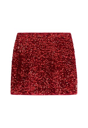 Rød paillet miniskørt med en tætsiddende form. Overfladen er dekoreret med tætte, skinnende pailletter, der reflekterer lys og giver et struktureret udseende.