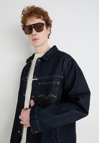 SOUNDCHECK UNISEX - Lunettes de soleil - black/apricot polarized