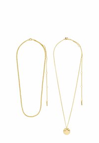 Colliers en ton or avec des designs de chaînes complexes. L'un présente un pendentif lisse et rond ; les deux ont des longueurs ajustables et des fermoirs en forme de homard.