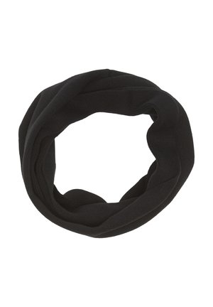 Czarny, dziergany szalik infinity skręcony w pętlę, wykonany z miękkiej tkaniny, leżący płasko na białym tle.