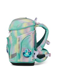 Sac à dos avec un corps vert menthe irisé, motif à bulles, deux poches latérales et un badge en forme de cristal. Bretelles rembourrées ajustables.