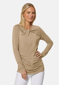 MADELEINE MIT RAFF UND KNOTEN-EFFEKT - Langarmshirt - caramel