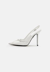 Seleccionado, white