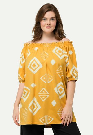 RHOMBUS CARMEN TEE - Pusero - sand