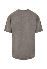 Graues kurzärmliges T-Shirt aus weicher Baumwolle. Verfügt über eine verblasste, strukturierte Oberfläche und einen Rundhalsausschnitt. Gerade geschnitten mit genähten Säumen.