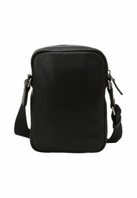Sac à bandoulière en cuir noir de forme rectangulaire, avec fermeture éclair, sangle réglable et design minimaliste. Texture lisse avec quincaillerie en argent.