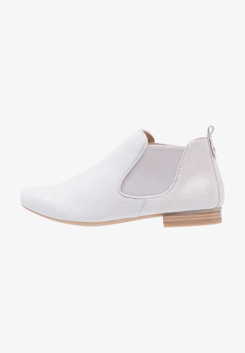 Bottine Chelsea en cuir blanc avec panneau latéral élastique, talon bas en bois et languette à l'arrière.