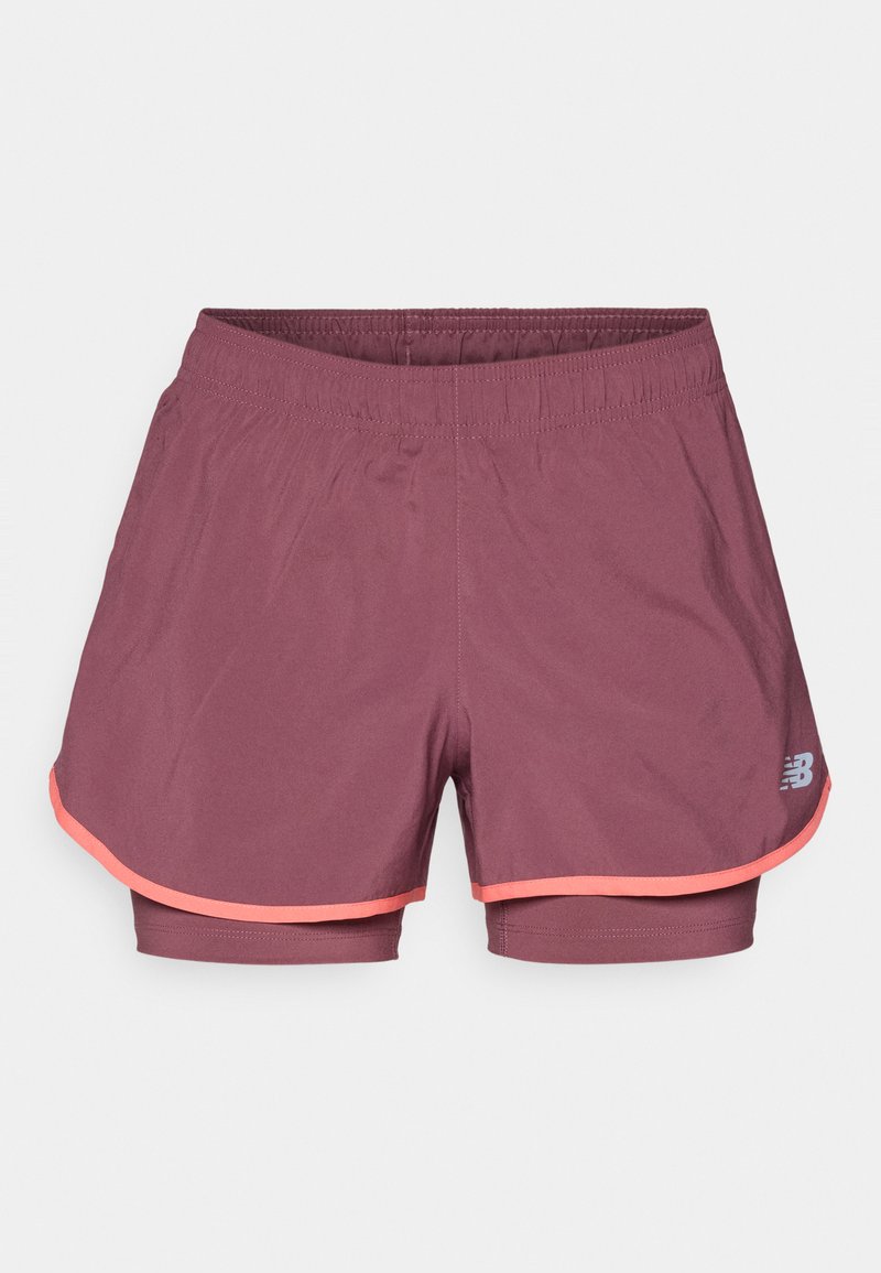 Pantalones cortos deportivos ligeros en color burdeos con forro interior. Presentan un borde en contraste de color rosa y una cinturilla elástica para mayor comodidad.