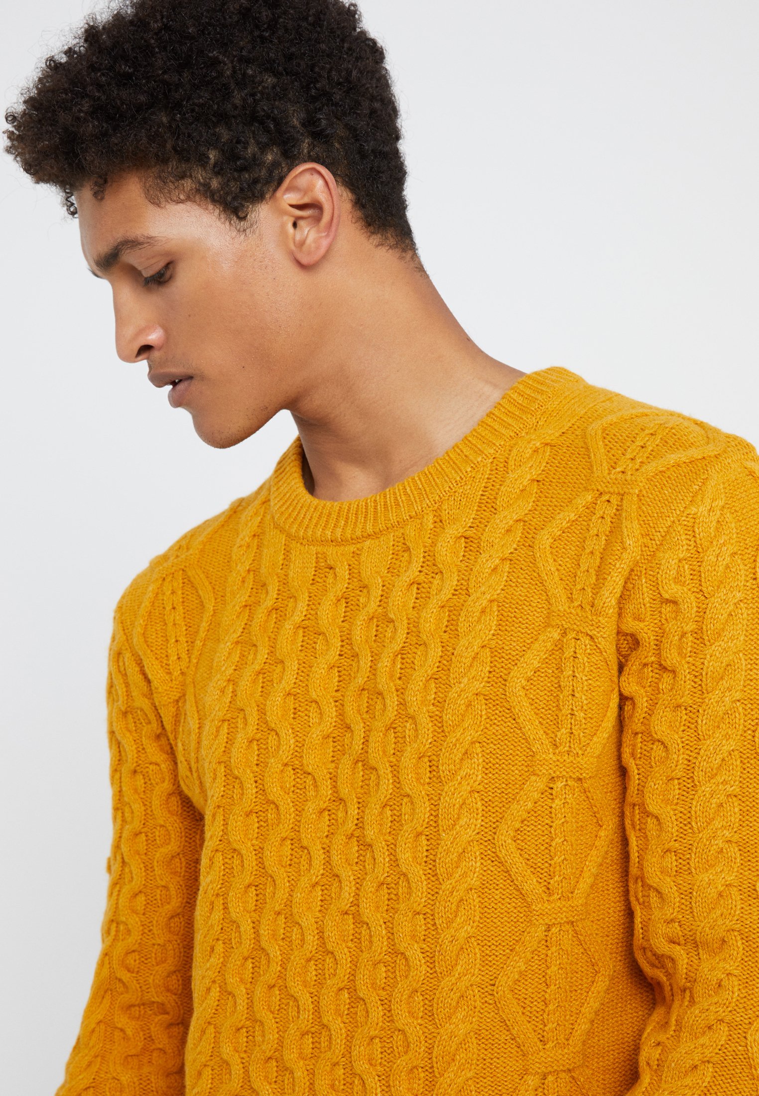 Les Deux PIGALLE CABLE Trui yellow sunflowergeel Les Deux PIGALLE CABLE Trui dark navy Zalando.nl