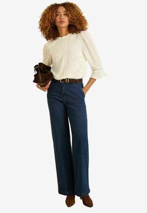 REGULAR FIT - 3/4 FLUTE SLEEVE DOBBY - Blúzka - ivory