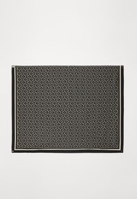 Neselectat, black