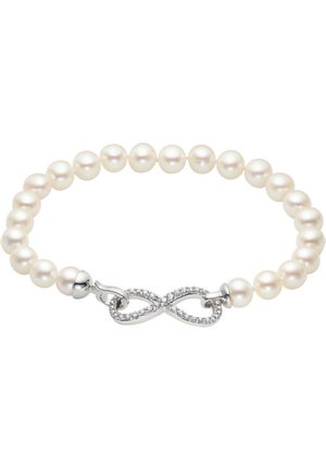 Perlenarmband mit runden weißen Perlen auf einem Silberband, hervorgehoben durch einen Unendlichkeitsschließe mit kleinen eingearbeiteten Edelsteinen.