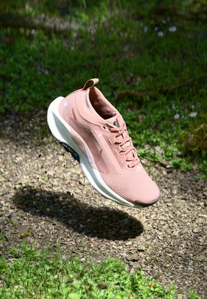 REACTX PEGASUS 5 GTX - Trail running shoes - red stardust/mars stone/lilac ice alabaster/black