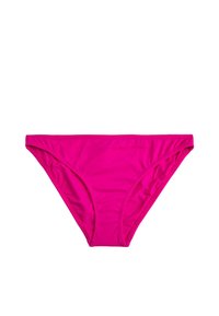 Rosa Bikiniunterteile aus dehnbarem Material, mit einem schlichten Design, elastischen Besätzen und minimaler Abdeckung an Taille und Beinen.