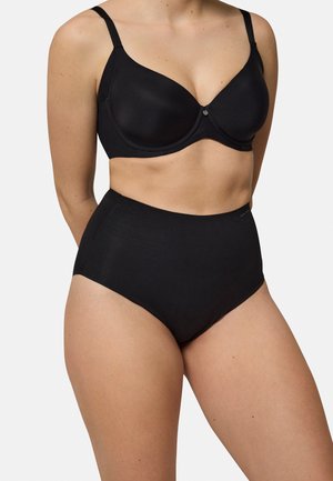 Sujetador negro y braguitas de talle alto hechas de una tela suave. El sujetador cuenta con copas moldeadas y tirantes ajustables; las braguitas tienen un diseño sin costuras.