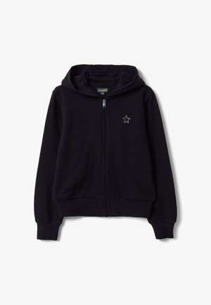 Schwarzer Kapuzenpullover mit Reißverschluss, langen Ärmeln, gerippten Bündchen und einem kleinen weißen Sternmotiv auf der linken Brust.