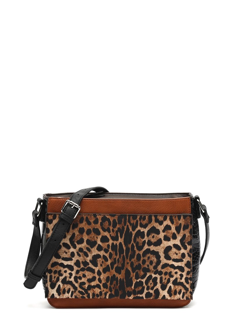 Torba na ramię w panterkę z brązowymi skórzanymi akcentami, czarnym teksturowanym bocznym panelem, regulowanym paskiem oraz prostokątnym kształtem.
