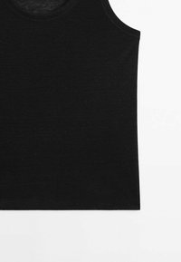 Débardeur noir en maille côtelée sans manches avec encolure ronde, présenté à plat sur fond blanc.