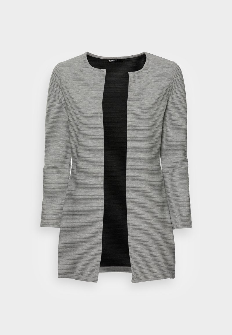 Cardigan gris con textura acanalada, diseño de abertura frontal y mangas tres cuartos. Panel central negro que crea un efecto de contraste.