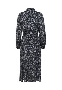 Marineblaues Kleid aus weichem Stoff, mit einem kleinen weißen Blattmuster, langen Ärmeln, einem taillierten Bund und einem fließenden Rock.