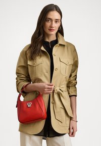 LEATHER SMALL TANNER SHOULDER BAG - Τσάντα χειρός - bright vermillion