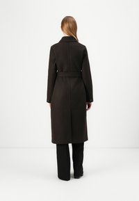 Vero Moda VMFORTUNEPARIS LONG COAT - Klassisk kåpe / frakk - chocolate torte