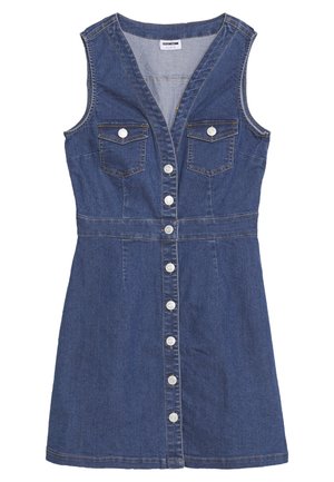 Niebieska sukienka bez rękawów z denimu, zapinana z przodu na guziki, z dekoltem w serek i dwoma kieszeniami na piersiach z patkami i guzikami.