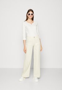 TOM TAILOR T-SHIRT STRIPE HENLEY - Langarmshirt - offwhite grey