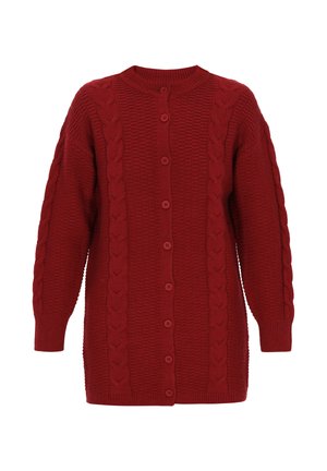 Roter Strickcardigan mit strukturiertem Oberflächen, der ein Zopfmuster an der Vorderseite und eine Knopfschluss hat. Lange Ärmel und gerippte Bündchen.