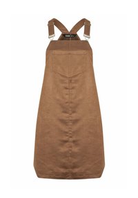 Vestido de tirantes de mezclilla marrón con tirantes ajustables, un bolsillo trasero y una silueta recta. La textura parece suave y duradera.
