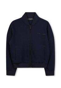 Veste zippée bleu marine avec col, poignets et ourlet côtelés, dotée de poches latérales et du logo "KARL LAGERFELD" sur la poitrine.