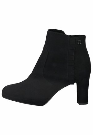 Czarne zamszowe botki za kostkę o smukłym designie, z szpiczastym noskiem i dekoracyjnym plisowanym akcentem. Zawierają umiarkowany obcas dla dodatkowej wysokości.