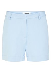 Shorts bleu clair ajustés avec une texture lisse, présentant un ourlet replié, un pli avant et des poches latérales. Étiquette à l'intérieur de la ceinture.