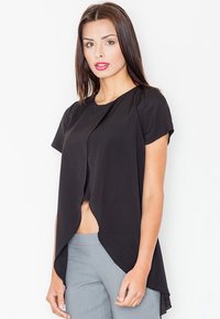 Czarny krótki top z asymetrycznym dołem i miękką teksturą, charakteryzujący się luźnym krojem i otwartym przodem.