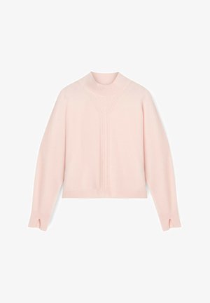 Světle růžový pletený svetr s vysokým límcem, uvolněným střihem a texturovaným pletením na přední straně. Má žebrové manžety a lem.