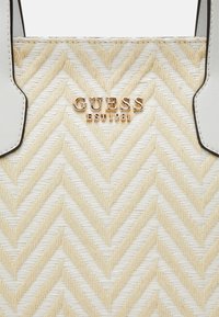 Guess SILVANA - Kézitáska - white