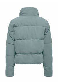 Muntgroene corduroy pufferjack met een hoge kraag, gewatteerde secties en een gladde textuur. Kenmerkt zich door een boxy model en lange mouwen.