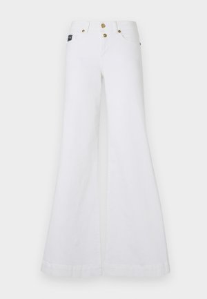 Hvide flared jeans lavet af denim, med høj talje, to forlommer og guldtonede knapper. Glat tekstur med et bredt bendesign.