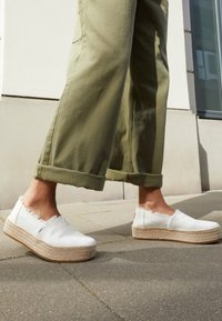 TOMS Espadrillas - white