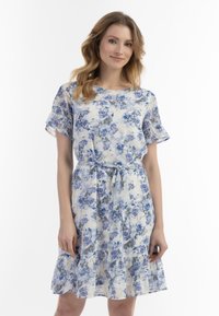 Blumen Kleid aus leichtem Stoff, mit blauen und grauen Rosen auf einem cremigen Hintergrund, kurzen schwingenden Ärmeln und einem gebundenen Taillendetail.