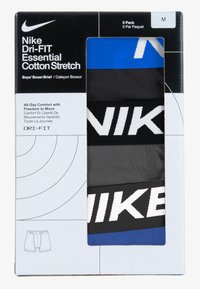 Nike Dri-FIT Essentials puuvillast venivad bokserid kolmikpakendis: värvid on must, hall ja sinine; esiplaanil on valge Nike logo.