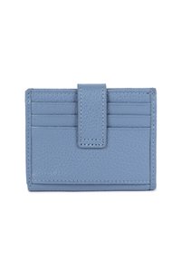 Portafoglio in pelle di colore azzurro chiaro con superficie texture; presenta più slot per carte e una sicura chiusura a scatto. Forma rettangolare compatta.