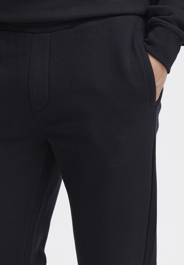 PRAVNES REGULAR FIT - Tracksuit bottoms2